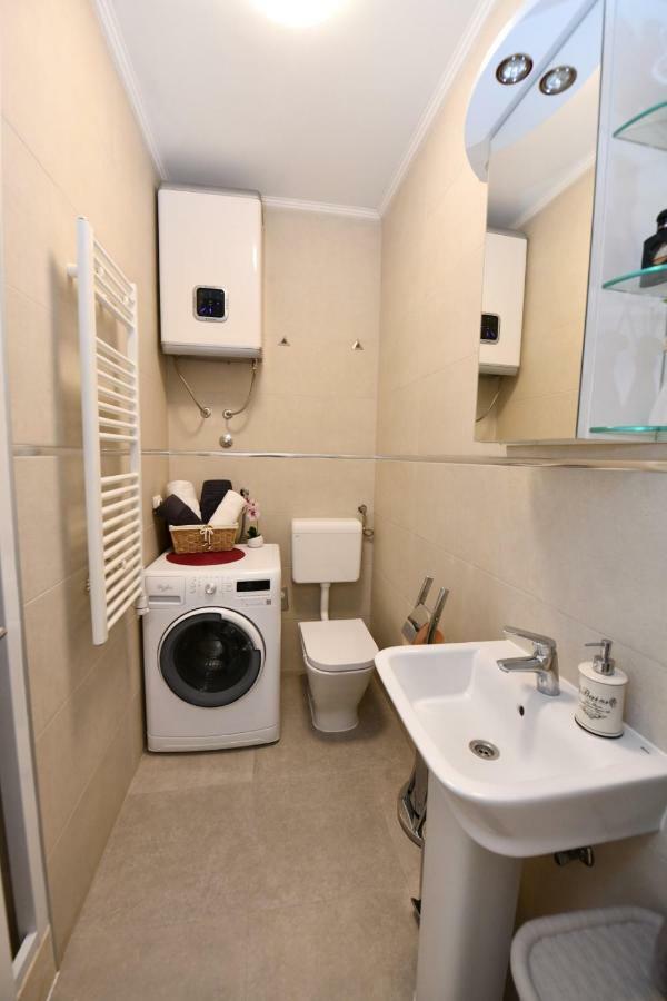 Apartment Cecilija Синь Екстер'єр фото