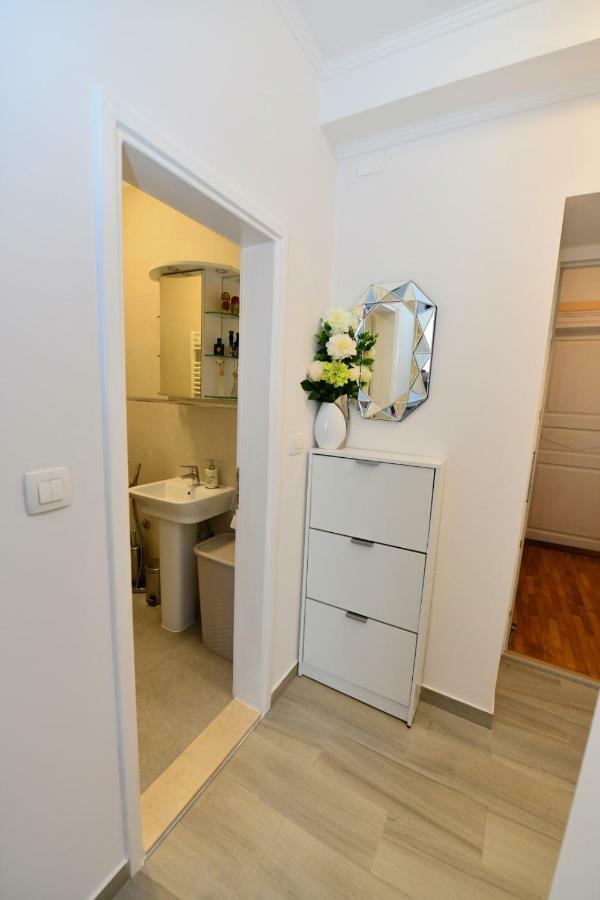 Apartment Cecilija Синь Екстер'єр фото
